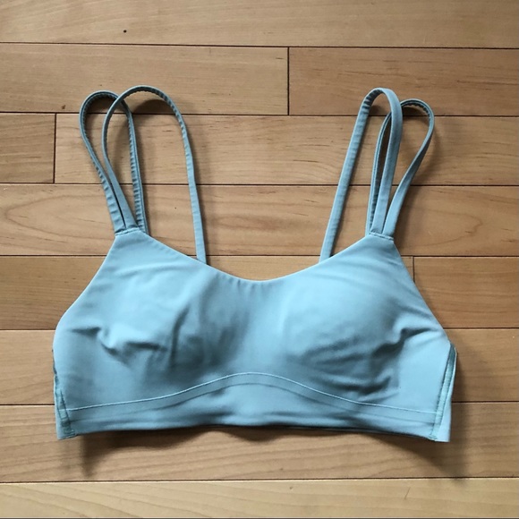 Lululemon like a cloud bra (SIZE 4?) - Picture 1 of 3